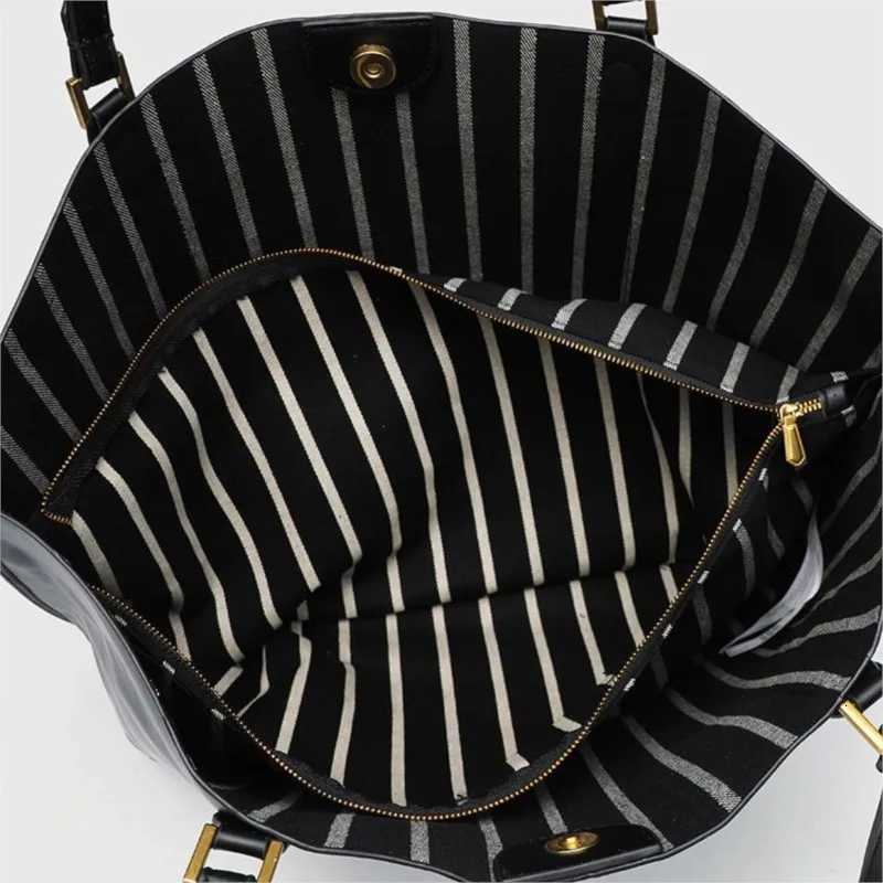 Fashion Minimalist Tote Bag Women Casual Leather Large Capacity Shoulder Bag Ladies High End Commute Shopping Underarm Bags 2025 C260327