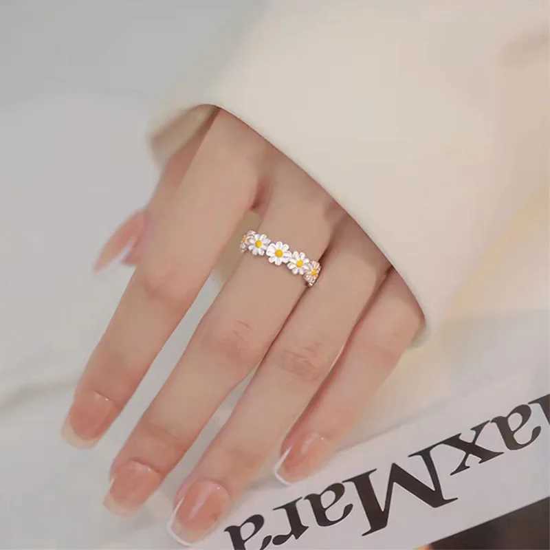 Cute Daisy Flowers Rings For Women Sweet Girls Exquisite Enamel Sunflower Open Ring 2022 Korea New Trend Jewelry Wedding Gift H260327