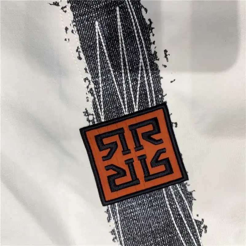 Letter Round Neck Short-sleeved T-padded Casual Mens Handsome High-end Half-sleeved Top C260326