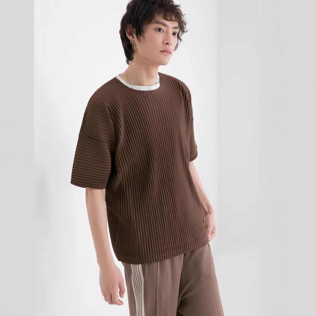 Miyake Yiku Mens Pleated Short-Sleeve Top Loose Casual Half-Sleeve Solid Color Spring/Summer T-Shirt JK 241021