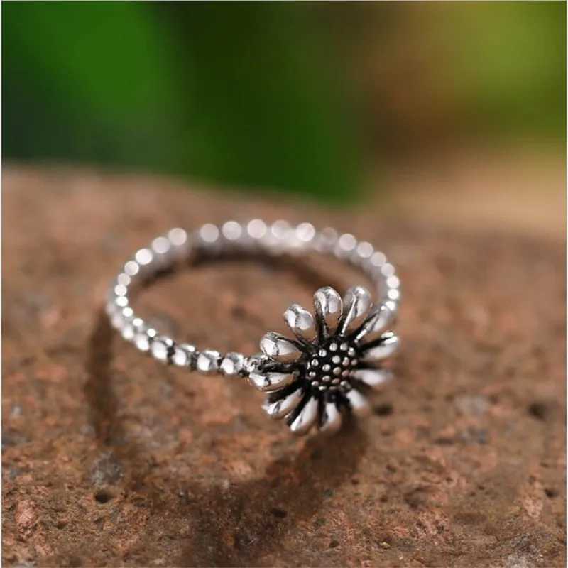 New Simple Personality Small Daisy Flower 925 Sterling Silver Jewelry Sunflower Retro Thai Silver Exquisite Opening Rings TYB453 H260327