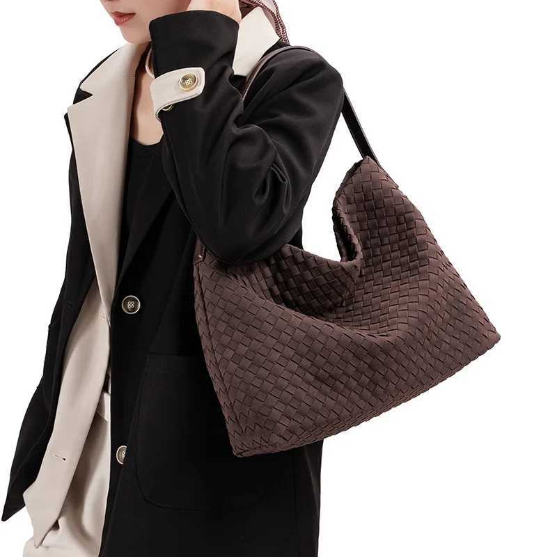 2025 Large-Capacity Woven Shoulder Bag for Women Commuter Tote Underarm Bag Vintage Suede Crossbody C260327