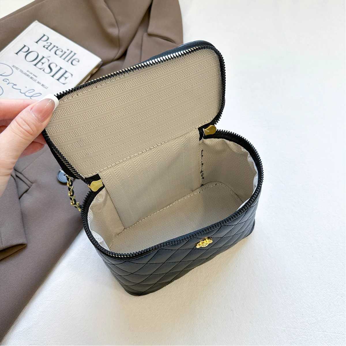 Fashion Shoulder Bag Gold Flower Decor Solid Color Quilting Lightweight Zipper Multifunction Adjustable Strap Daily Commute C260327