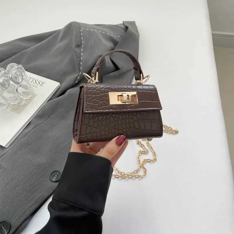 New Crocodile Pattern Mini Handbag for Women Fashion Shoulder Bag Trendy Crossbody Bag with Gold Chain Simple Female Handbag C260327