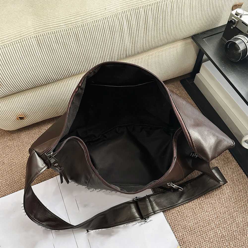 Mens Crossbody Bag Casual Versatile Fashionable Large Capacity Waist Bag Simple Lightweight Outdoor Sports Backpack C260327