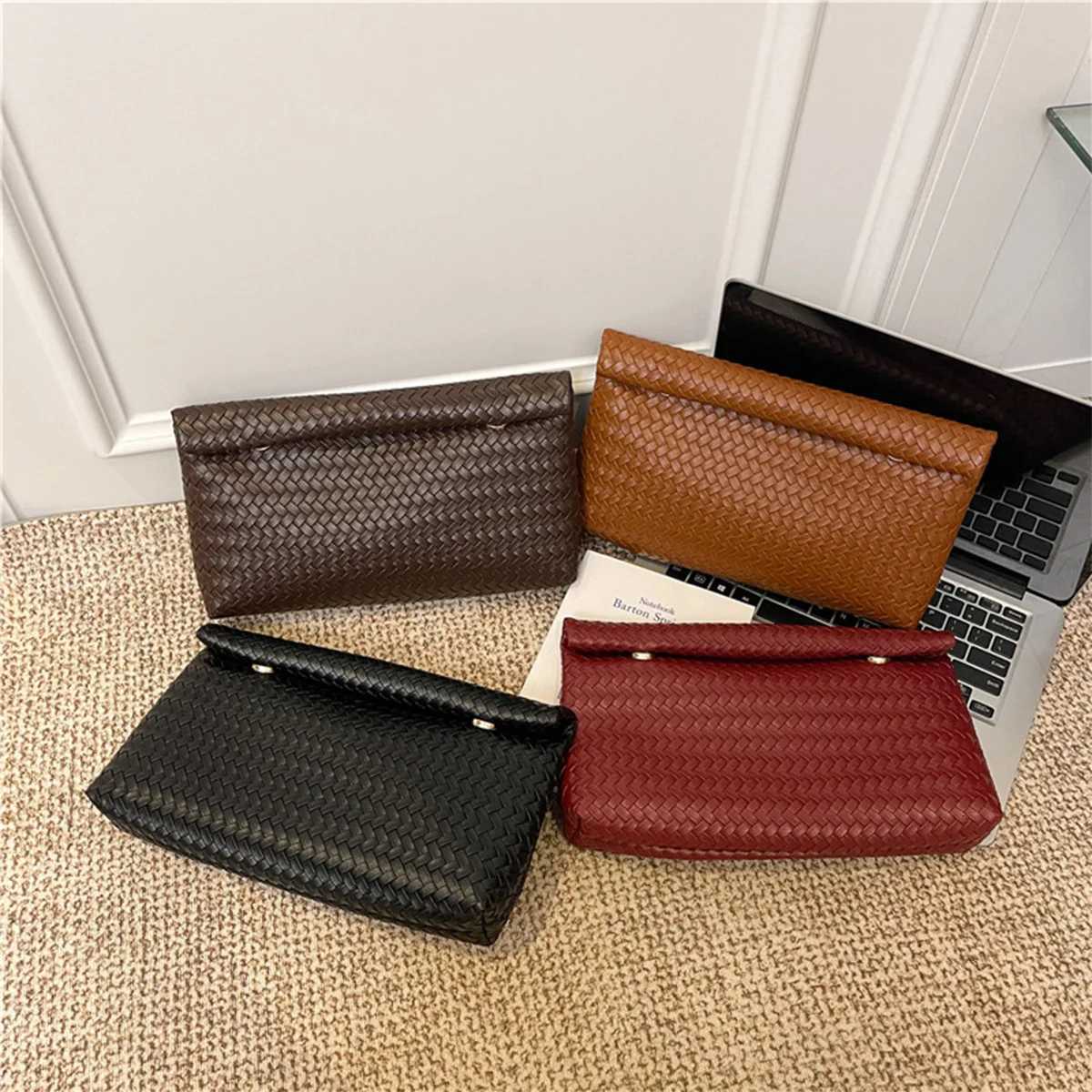 Braided Texture Fashion Retro Solid Color Clutch Bag PU with Lightweight Magnetic Closure Water Resistant for Daily Use C260327