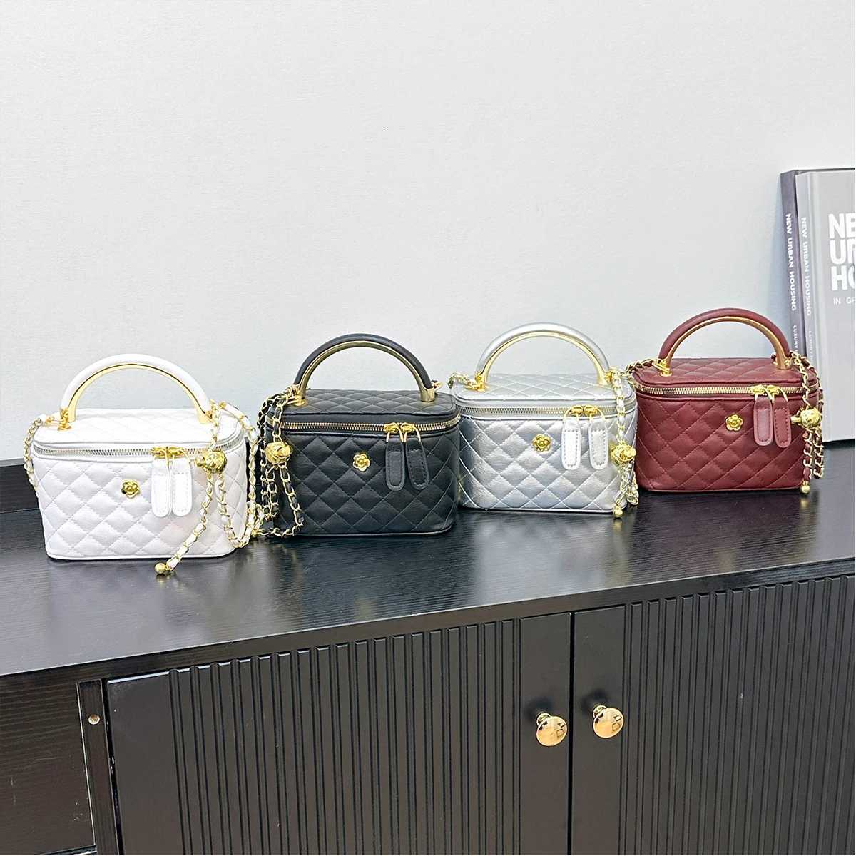 Fashion Shoulder Bag Gold Flower Decor Solid Color Quilting Lightweight Zipper Multifunction Adjustable Strap Daily Commute C260327