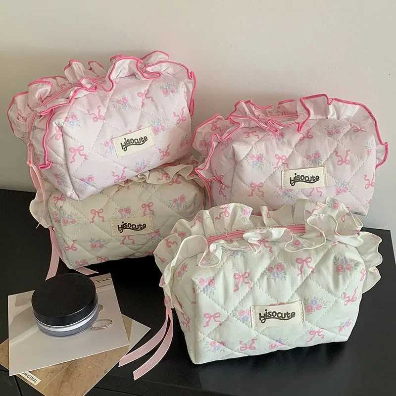 Korean Womens Butterfly Bow with Lace Cosmetic Bags Fashion Hand-held Sweet Makeup Bag Girls Travel Makeup Item Storage Bags D260328