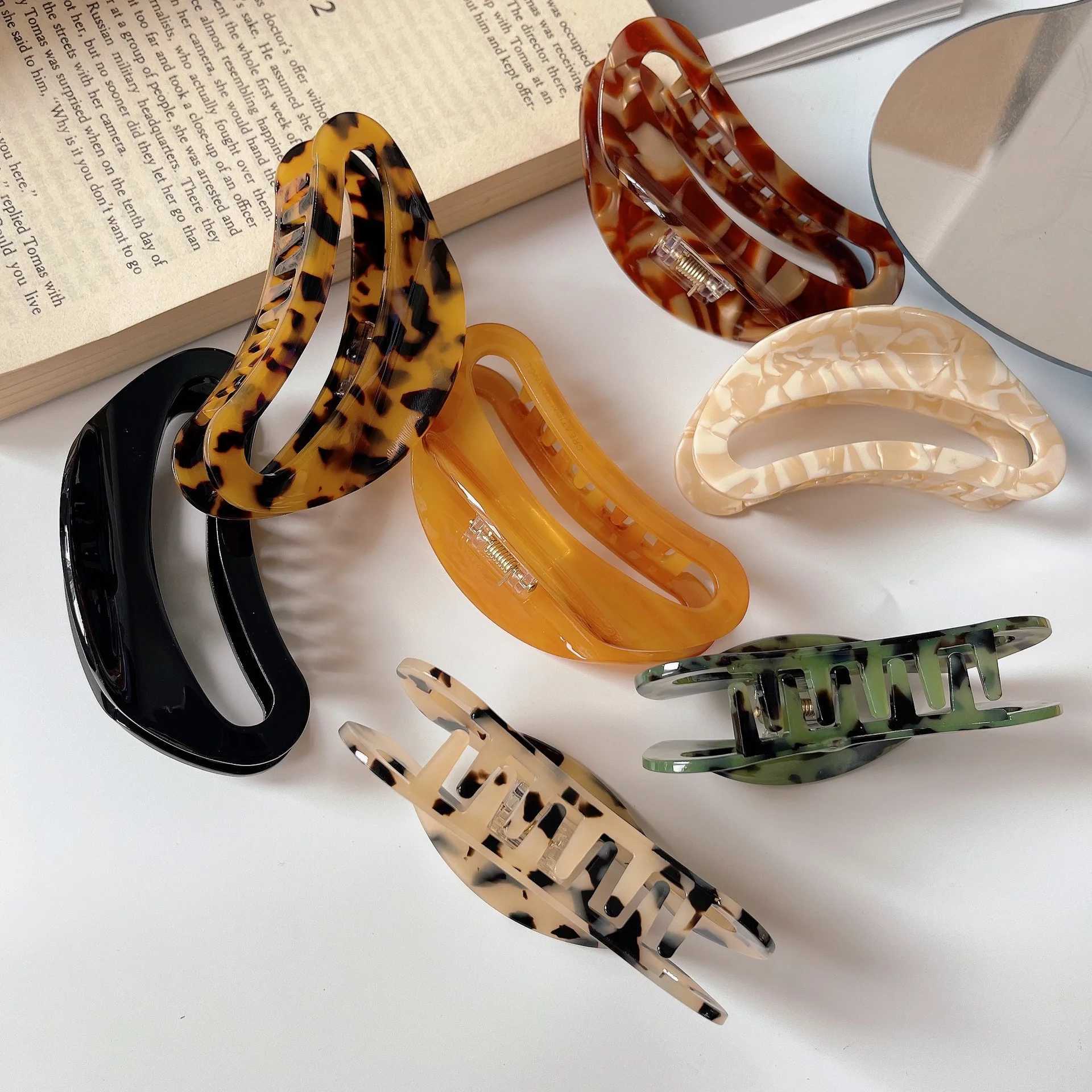 DuoShang French Vintage Hollow Curved Large Hair Claw Acetate Claw Clips Leopard Print Crab Hair Clip for Women Hair Accessories H260328