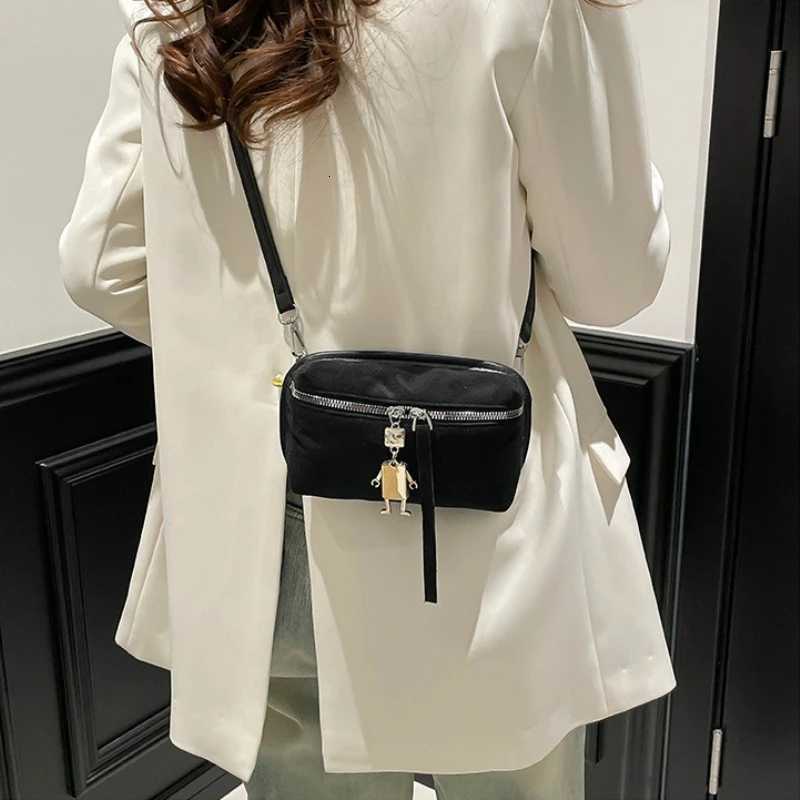 New Fashion Matte Crossbody Bag Fow Women Retro Small Square Shoulder Bag Versatile Faux Suede Solid Zipper Crossbody Bag Female C260327