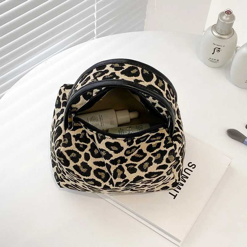Leopard Makeup Bag Luxury Large Capacity Skincare Portable Carrying Canvas Purse Waterproof Zipper Organizer Travel Makeup Bag D260328