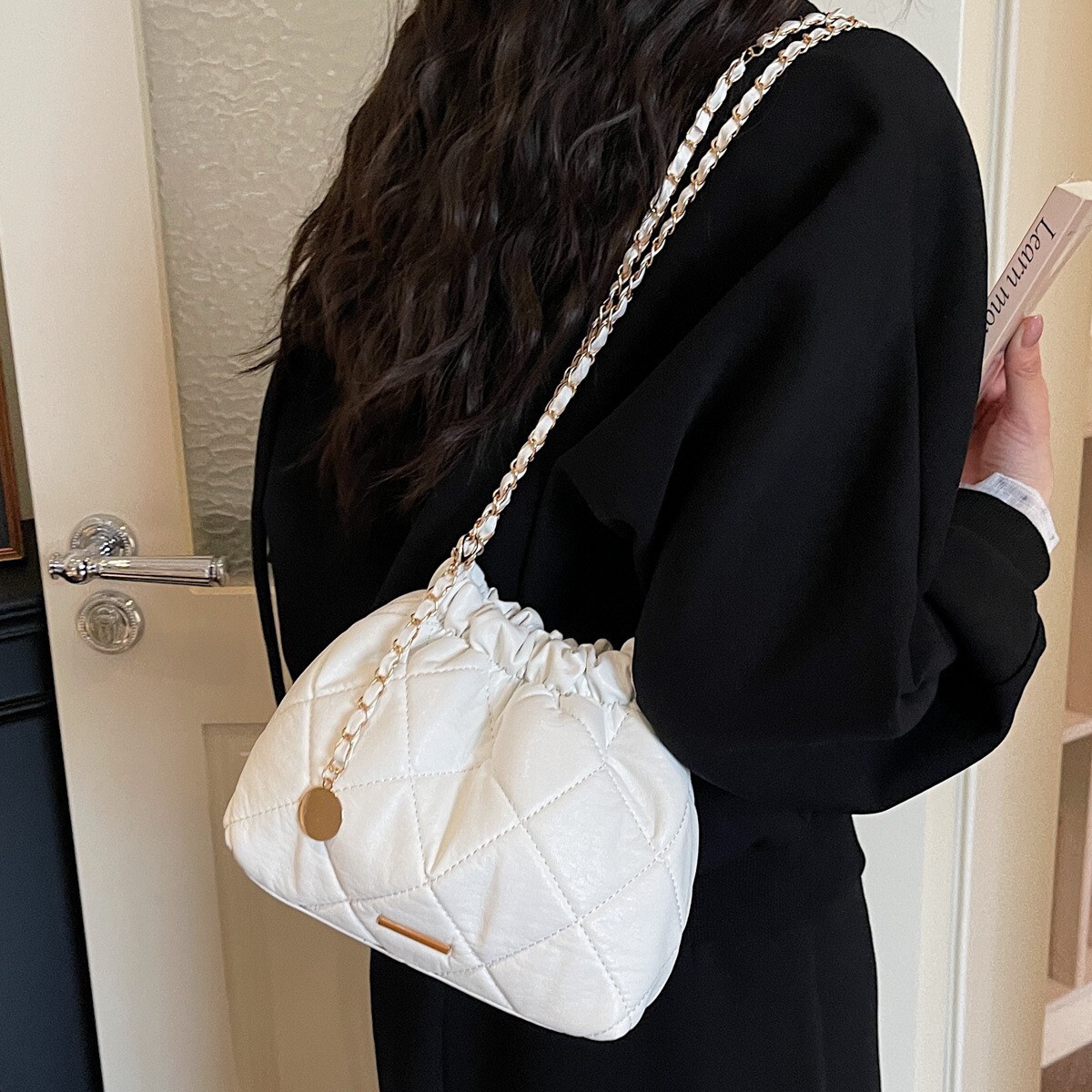 Women's bucket with diamond embroidery, single shoulder crossbody 2026 spring/summer new soft chain bag, wholesale foreign trade bag ddmynov ddmy