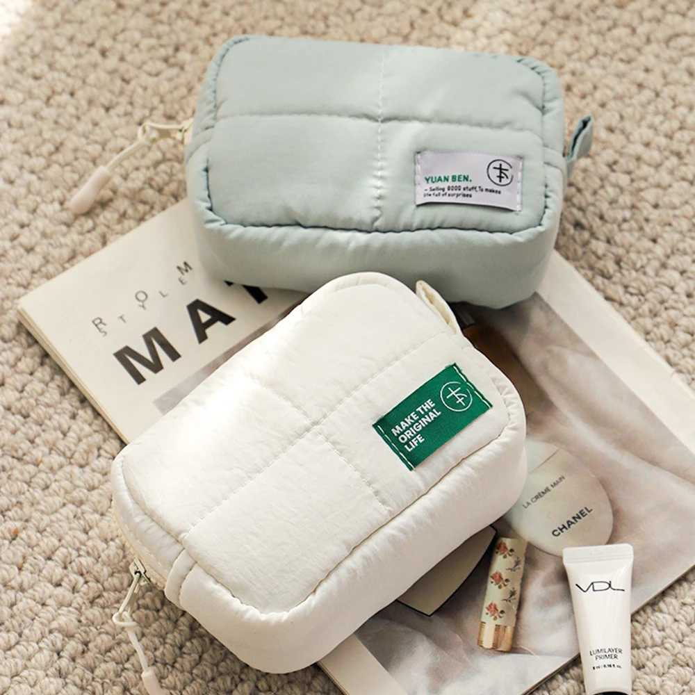 Must-have nylon waterproof cosmetic handbag for travel a miscellaneous storage bag a toiletries bag and a luggage storage bag D260328