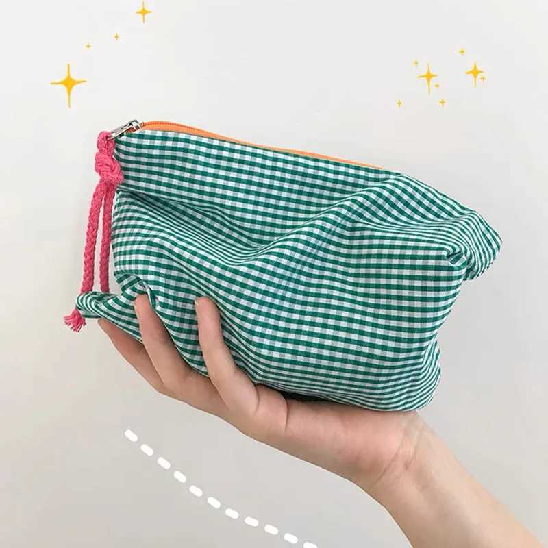 Portable Large Capacity Storage Bag Fashion Women Girls Plaid Makeup Bag Cotton And Linen Cosmetic Bag With Zipper Pouch Simple D260328