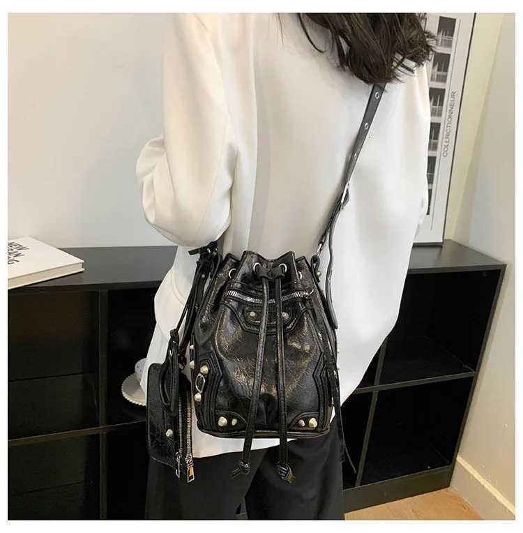 2025 Crossbody bag female new heavy industry locomotive wind rivet tide pump with bucket bag fashionable shoulder bag C260327