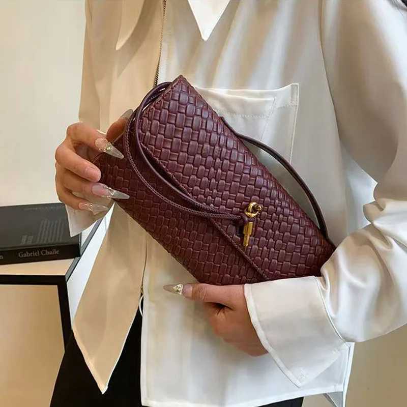 2025 new woven pattern handbag womens pure color simple commuting banquet two-in-one bag PU single shoulder cross-body bag C260327
