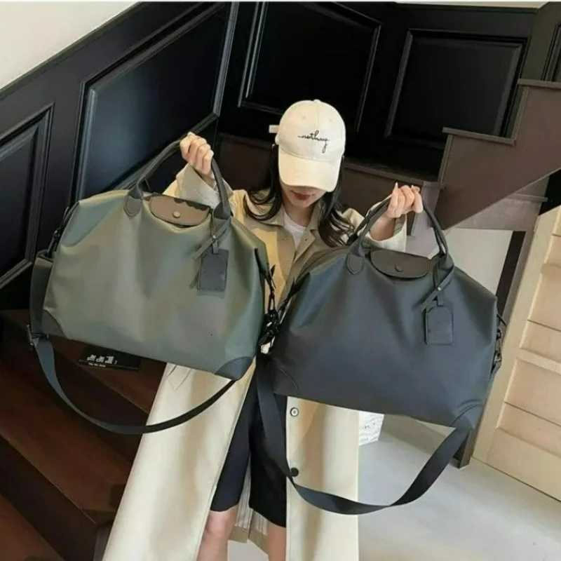 New Womens Yoga Fitness and Travel Bag Large-capacity Waterproof Handbag Fashionable and Versatile Commuting Crossbody Bag C260327