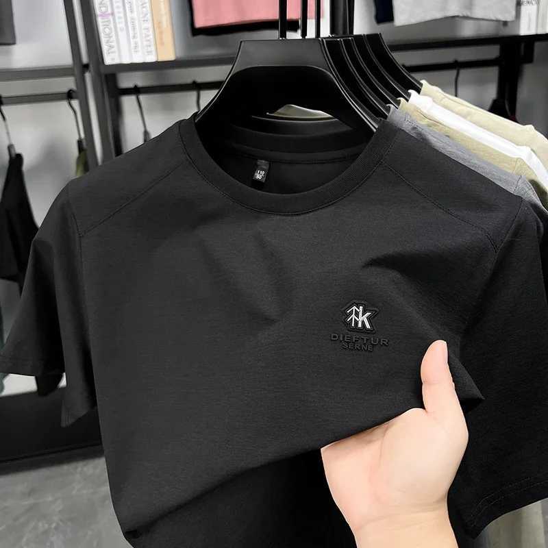 2025 New Mens Korean Style Fashion Badge Short Sleeved Sleeve Round Neck T-shirt Casual and Comfortable Summer Versatile Top C260326