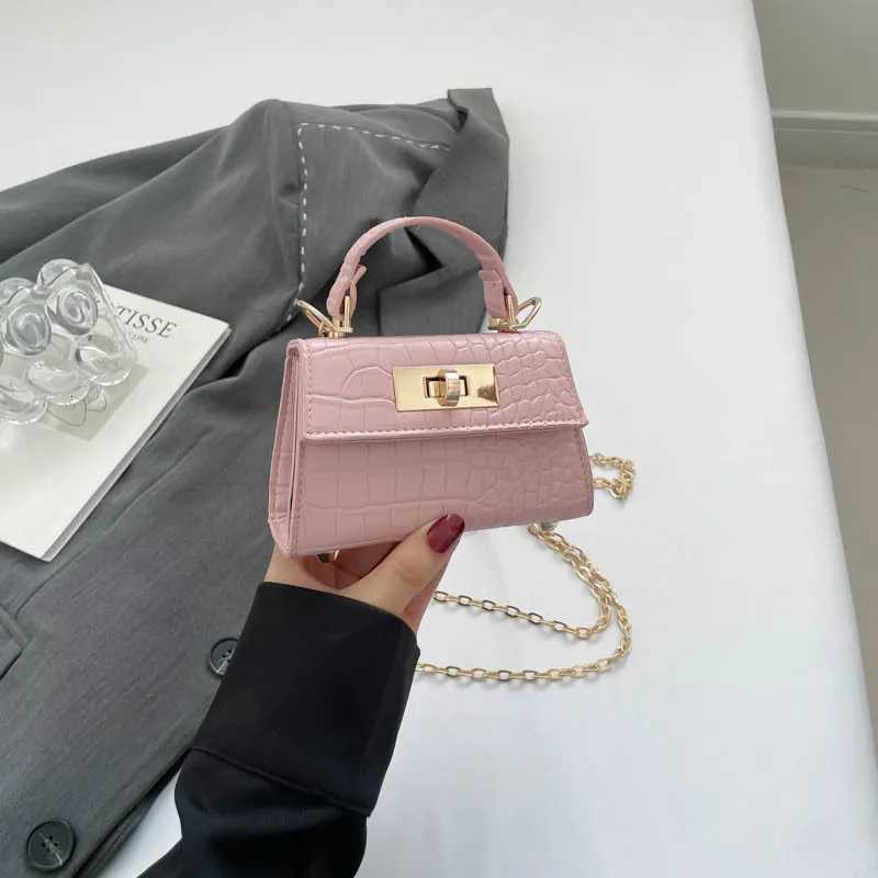 New Crocodile Pattern Mini Handbag for Women Fashion Shoulder Bag Trendy Crossbody Bag with Gold Chain Simple Female Handbag C260327