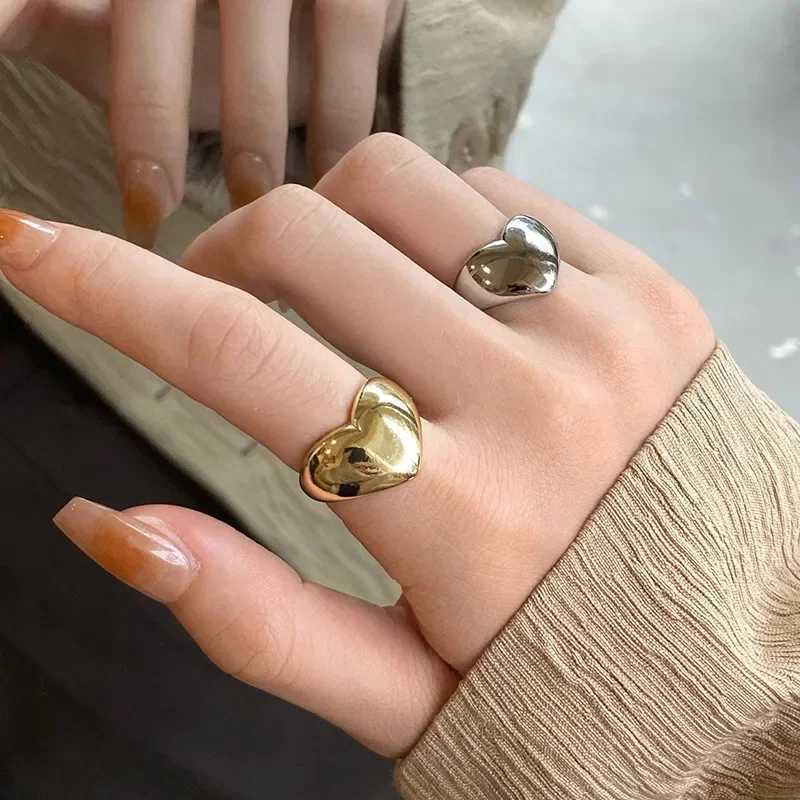 LATS Sweet Cool Silver Color Rings for Women Girl Korea Elegant Simple Smooth LOVE Heart Ring Fashion Jewelry Accessories H260328