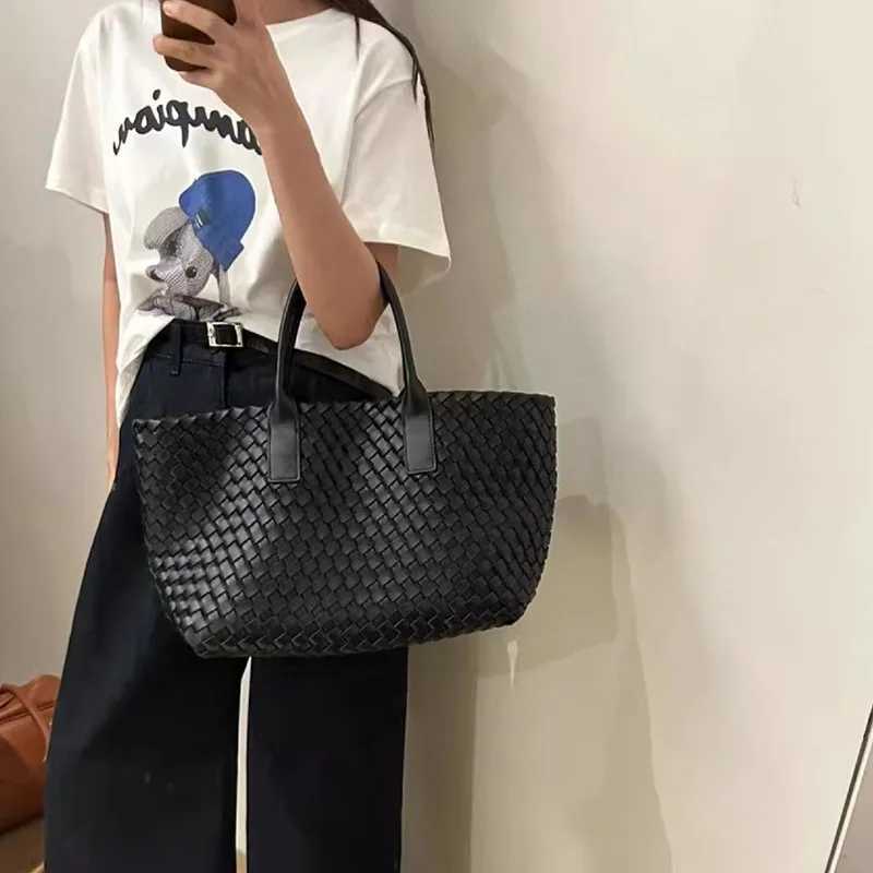2025 Autumn/Winter New Fashion Big Bag Large Capacity Woven Bag WomenS Handbag Neutral Tote Bag Pu Shoulder Bag C260327
