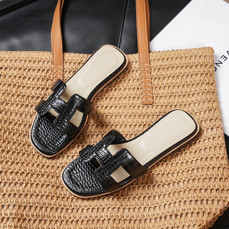 Retro and elegant one-piece sandal Children for women designer slides sandal Slippers Beach Classic Flat Sandal Luxury Summer Lady Leather Flip Flops 