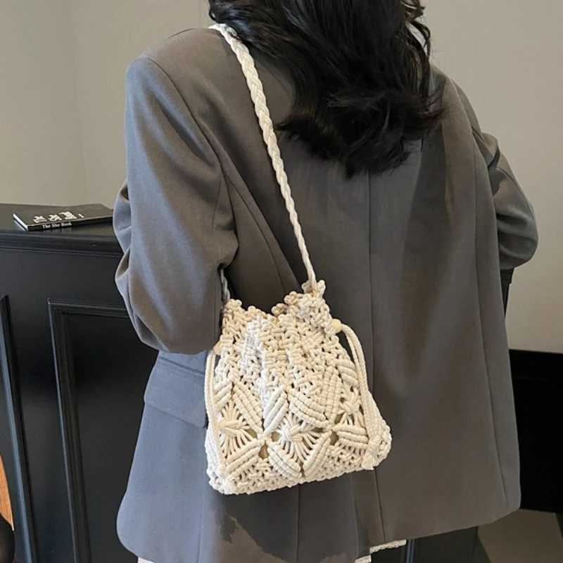 New Woven Straw Shoulder Bag Women Fashion Boho Simple Beach Bag Bucket Fashionable and Versatile for Daily Use Crossbody Bag C260327