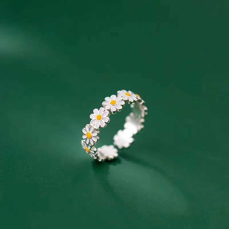 New 925 Sterling Silver Daisy Ring Personality Charm Simple Style Ring Birthday Party Gift for Women Exquisite Jewelry H260328