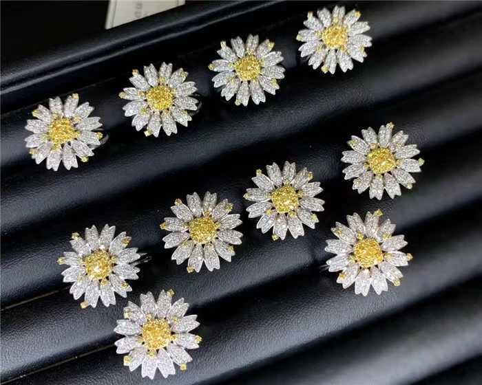 2024 Elegant Brand New Luxury 925 Silver Ladies Small Daisy Flower Ring Exquisite Sunflower Yellow Bridal Exquisite Jewelry Gift H260328