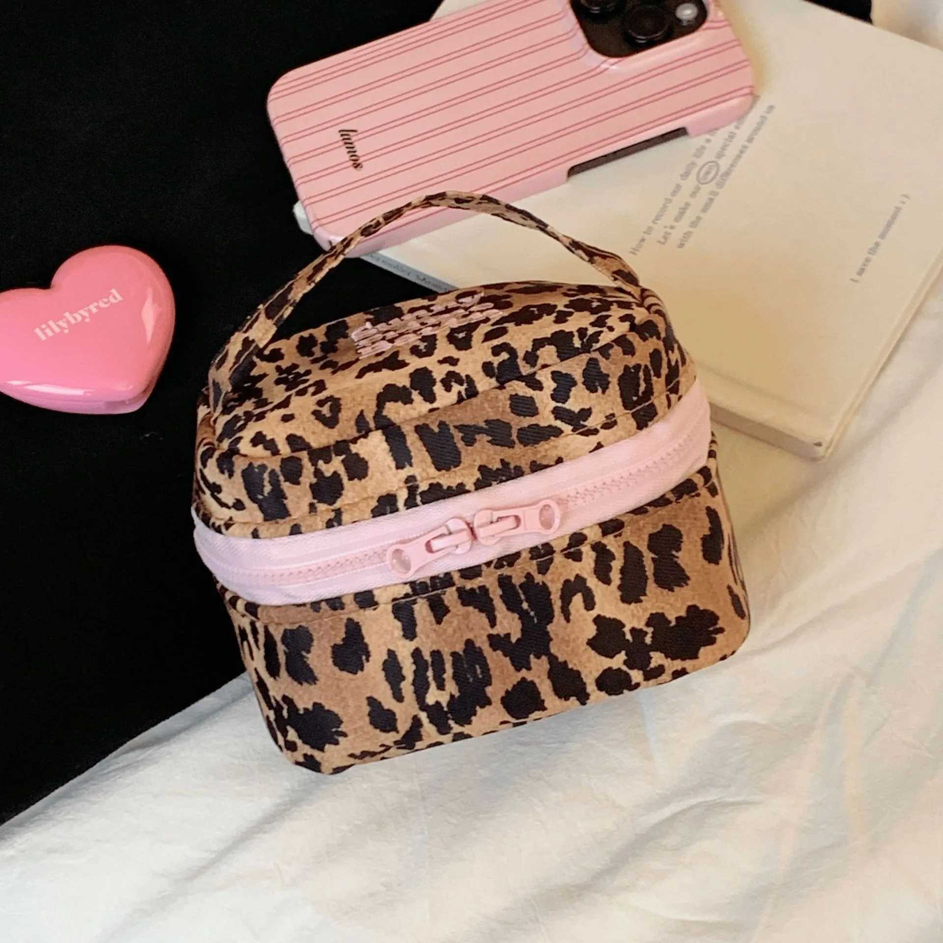 New retro leopard print sweet and cool pink letters foreign style fashionable Korean versatile cosmetic bag high value accompany D260328