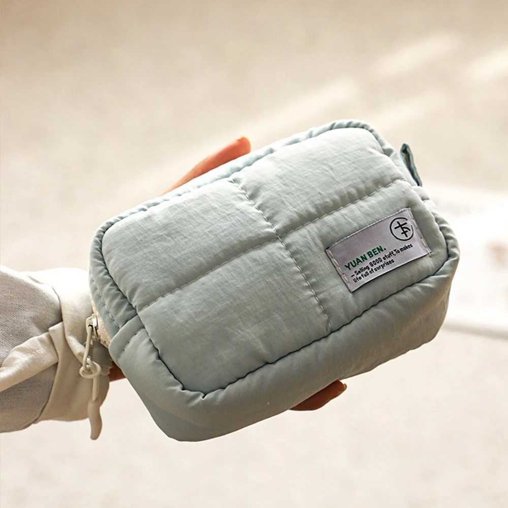 Must-have nylon waterproof cosmetic handbag for travel a miscellaneous storage bag a toiletries bag and a luggage storage bag D260328