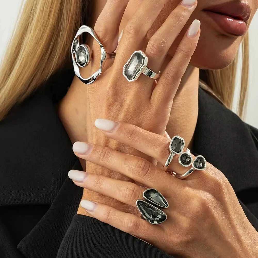 Jardme Goth Geometric Open Ring for Women Minimalist Acrylic Rhinestone Silver Color Rings Adjustable Party Jewelry Gift H260328
