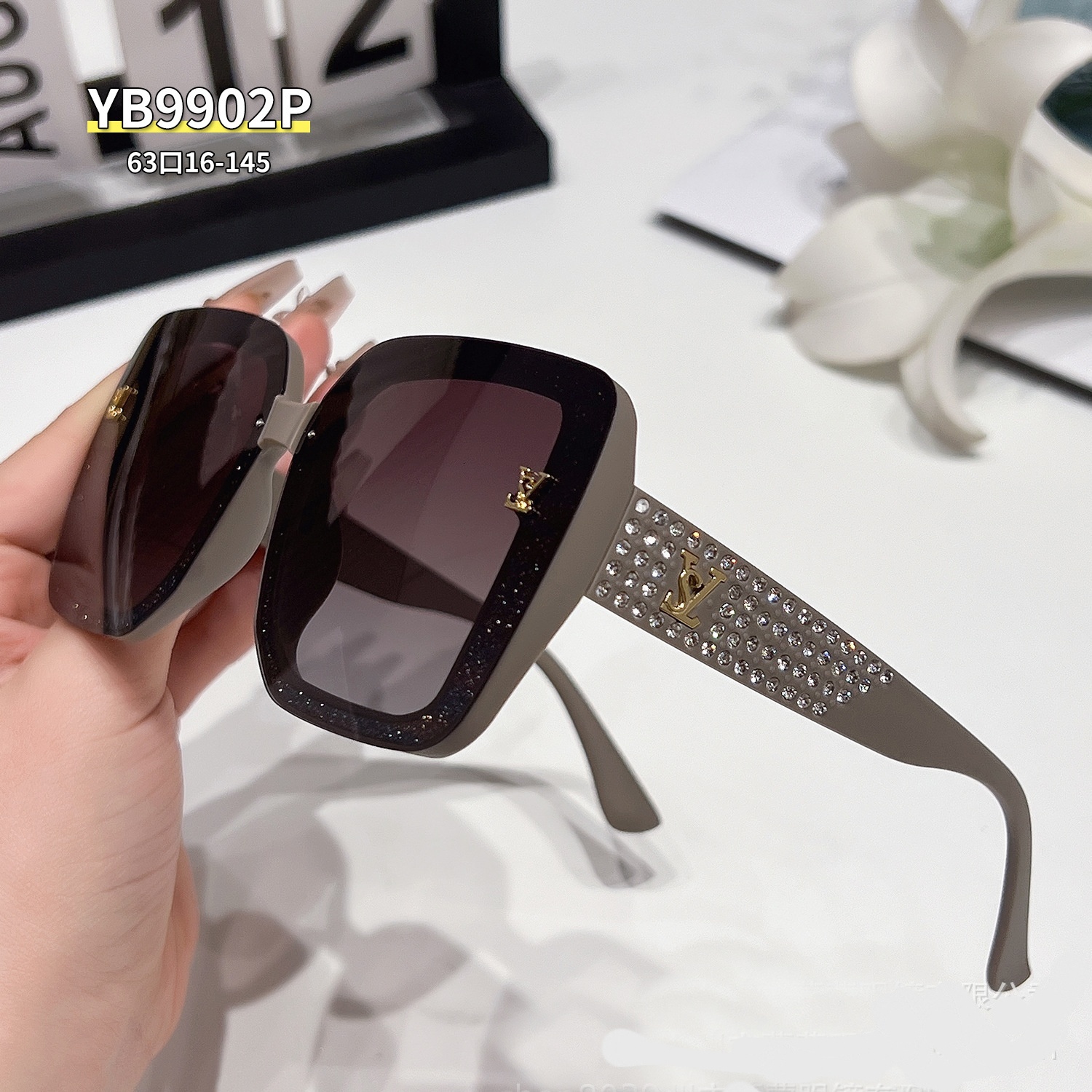Luxury Brand Designer Sunglasses New Stylish Sunglasses With Diamonds, UV Protection For Driving, Polarized Sunglasses, Popular On Tiktok And Kuaishou