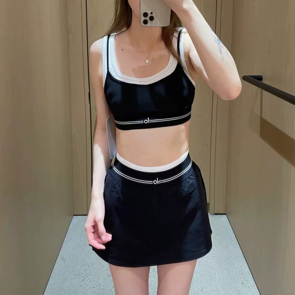 2026 new Aloismnesly Shorts Fashion High Waist Hip Bra+Legging Tummy Tights Breathable Yoga Fiess Running Aloismnely Women Clothes Bra Set S