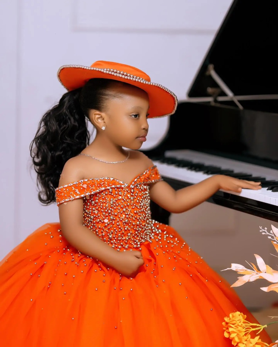 Gorgeous Orange Pageant Elegant Ball Gown Off Shoulder Crystals Beads Flower Girl Dresses for Wedding Party Birthday Formal Occasions M27