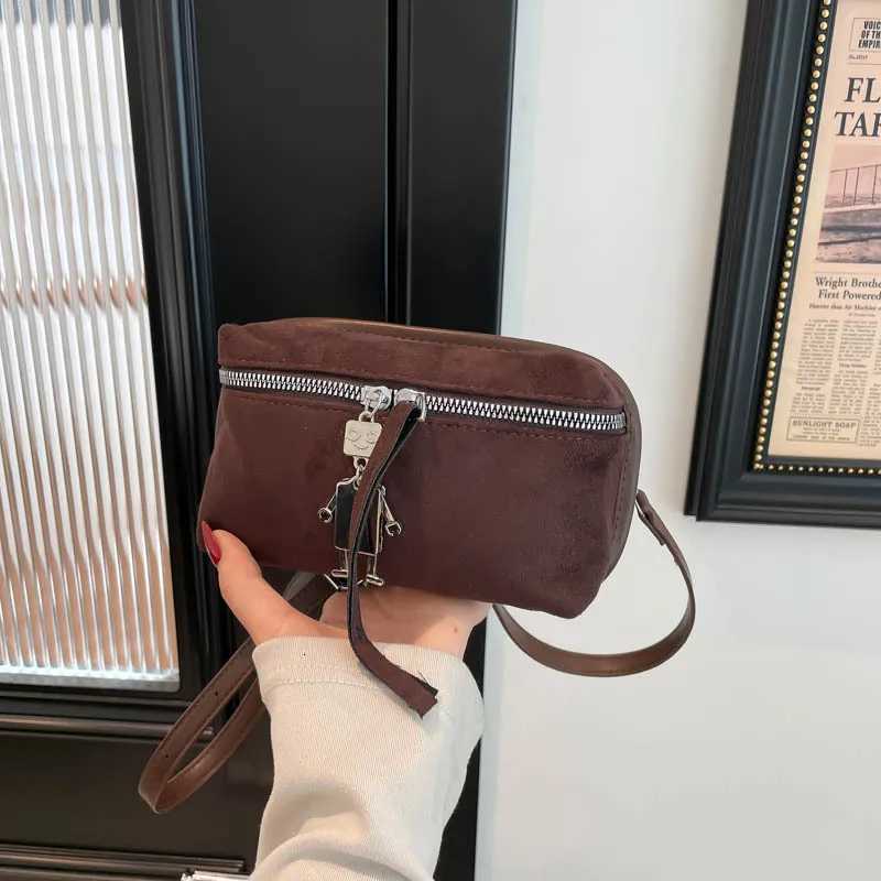 New Fashion Matte Crossbody Bag Fow Women Retro Small Square Shoulder Bag Versatile Faux Suede Solid Zipper Crossbody Bag Female C260327
