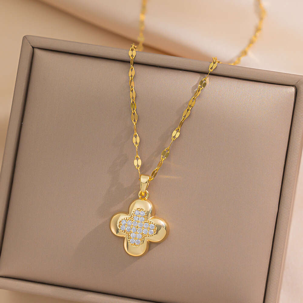 Diamond-encrusted Four-leaf Clover Necklace For Women Trendy Luxurious Pendant Fashionable Collarbone Chain