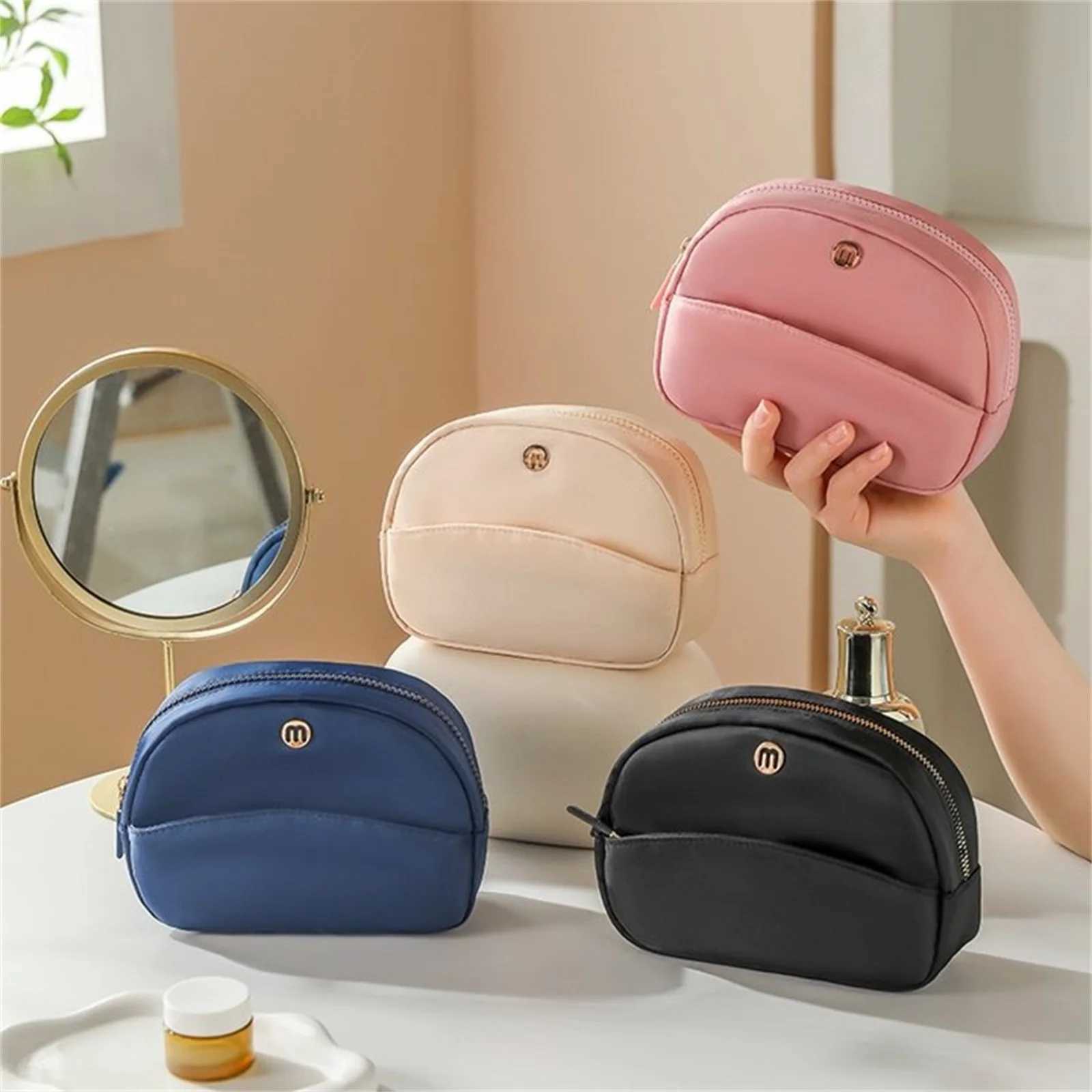 Makeup Bag Zipper Closure Stylish Shell Shaped Solid Toiletry Bag for Travel Daily Life D260328