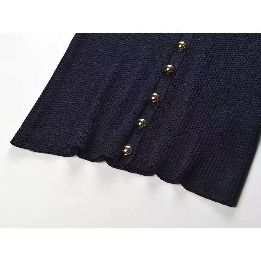 2026 CC Spring/Summer New Designer French Elegant Slimming Multi functional V-neck Long Sleeve Vertical Striped Knitted Cardigan k30 Top for Women