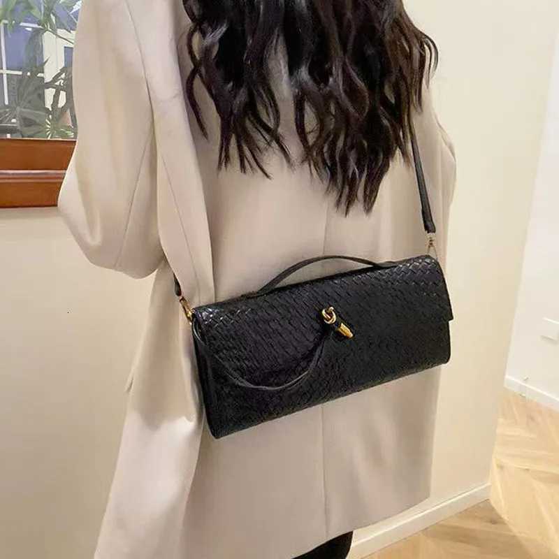 2025 new woven pattern handbag womens pure color simple commuting banquet two-in-one bag PU single shoulder cross-body bag C260327