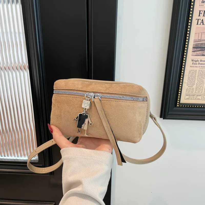 New Fashion Matte Crossbody Bag Fow Women Retro Small Square Shoulder Bag Versatile Faux Suede Solid Zipper Crossbody Bag Female C260327