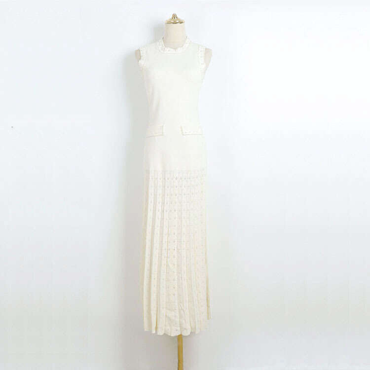 2026 spring and summer designer sleeveless long French retro slim k30 CC fit round neck knitted dress