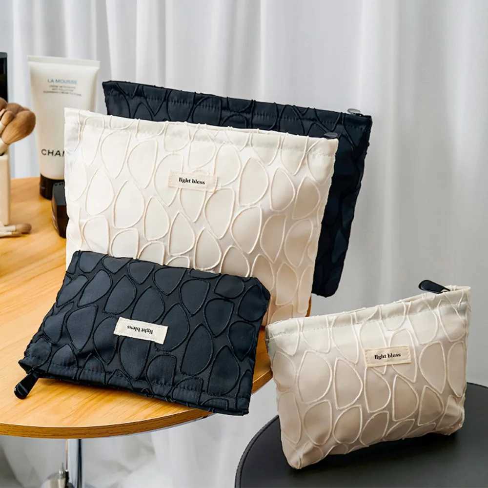 Personality Leaf Pattern Women Cosmetic Pouch Handbag Portable Travel Organizer Makeup Bag Ladies Zipper Make Up Storage Bag D260328