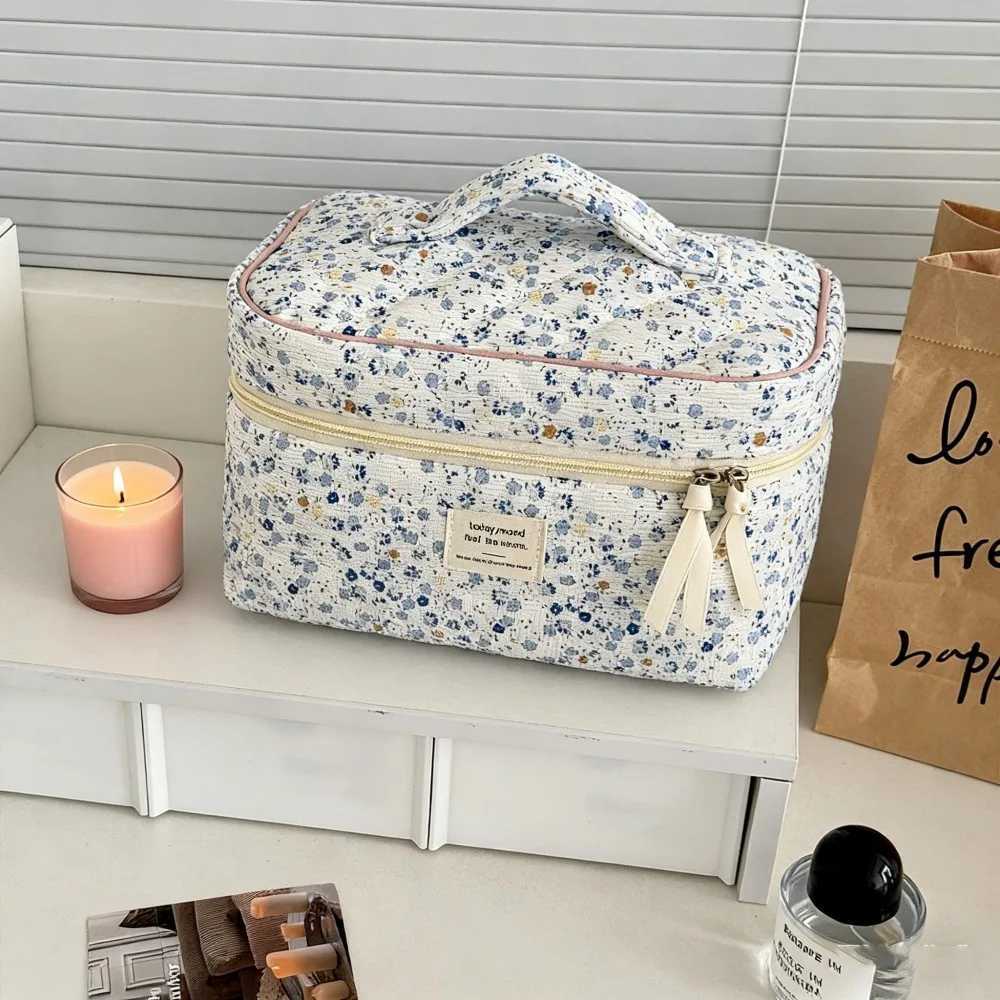 Organizer for Handbag For Traveling Travel Organizers Large Toilet Kit Womens Toiletry Bag Womens Necessaire Pouch Cosmetics D260328