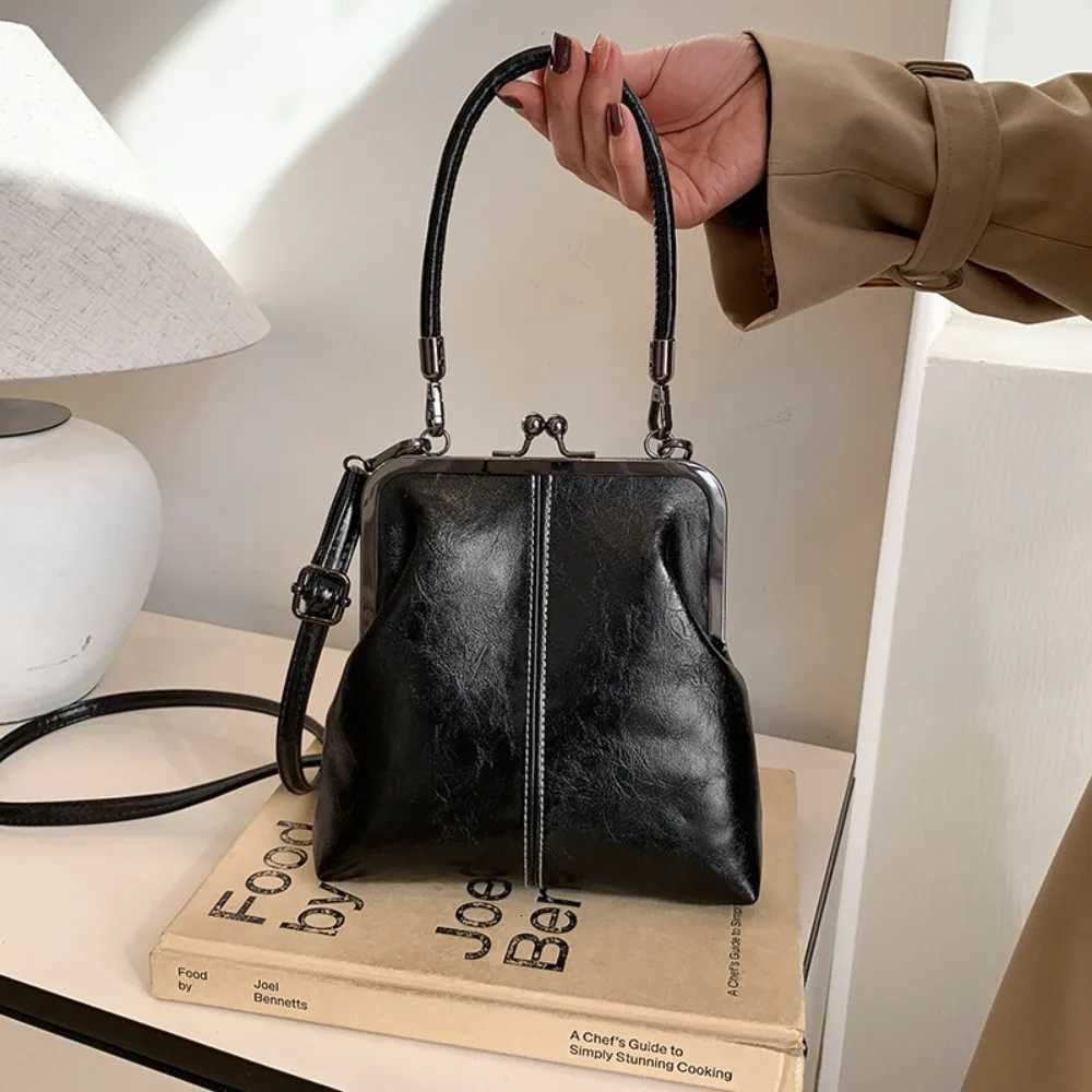 Elegant Kiss Lock Shoulder Bag Large Capacity PU Leather Chinese Style Crossbody Bag Solid Color Retro Vintage Womens Handbag C260327