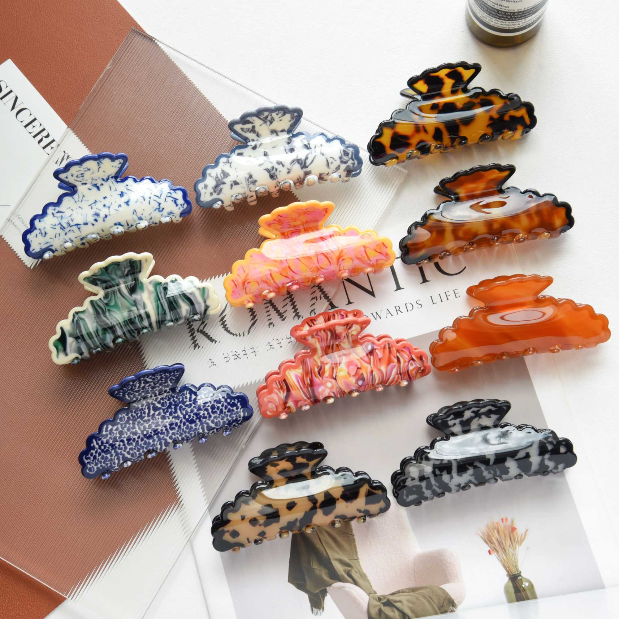NEW Blue and White Porcelain Colour Hair Claw Wave Edge Classic Style Acrylic Hair Claw Clips Hair Accessories for Women Girls H260328