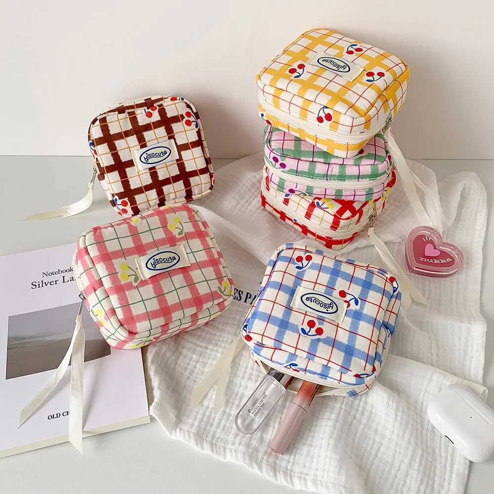 womens Makeup Bags Japanese Cherry Plaid Dopamine Sweet Kawaii Cute Cosmetic Bags Portable Multifunctional Storage Bag For Girl D260328