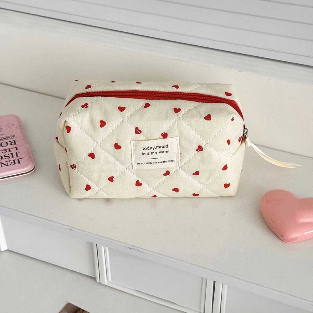 Fashion Ins Heart Women Quilting Makeup Bag Large Capacity Toiletry Cosmetic Storage Pouch Handbag Ladies Zipper Makeup Bag D260328