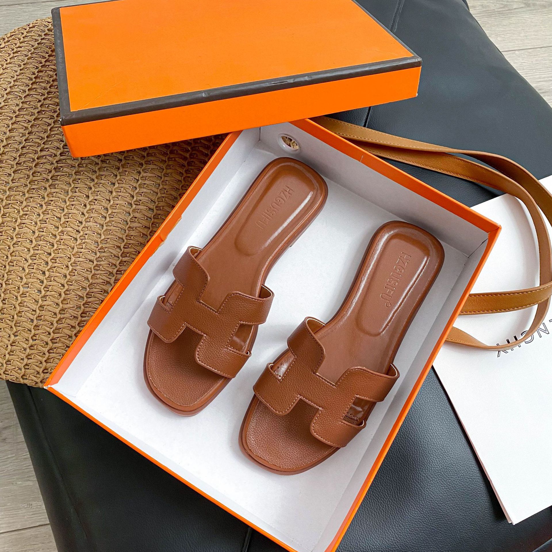 Fashion sandals Children Womens sandals designer slides Summer Beach Casual sandals Slippers luxury sandals woman Slippers black Free shipping Size 34