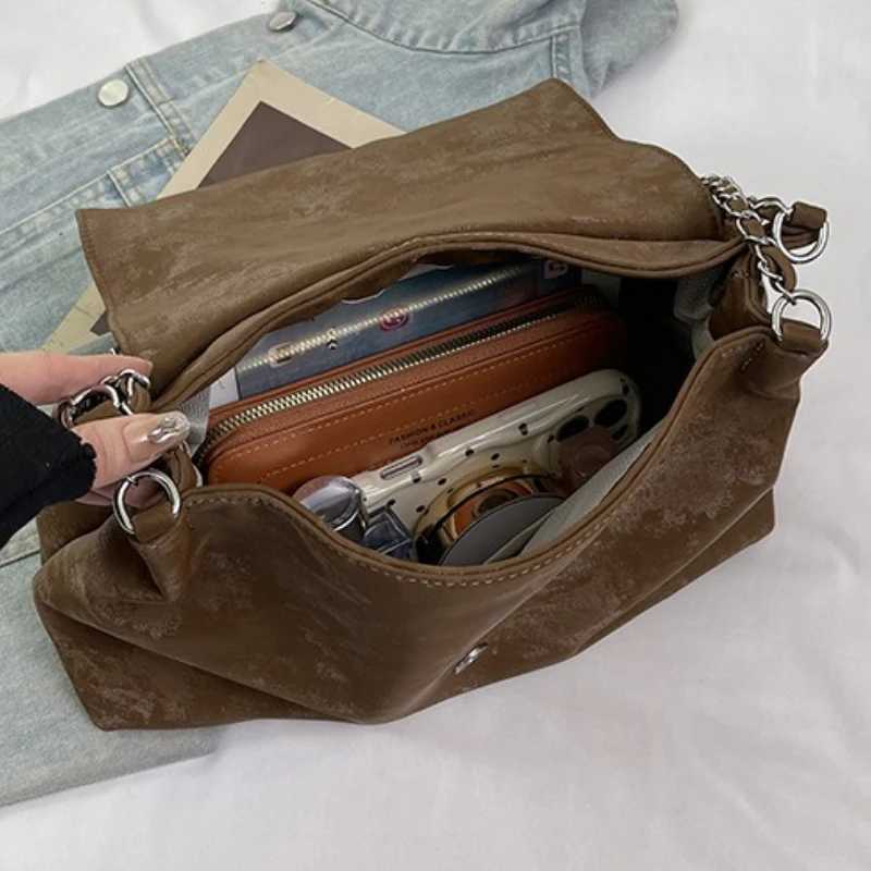 New Retro Pu Commuting Tote Bag for Women Large Capacity Shopping Accessorise Shoulder Bag Simple Leisure Texture Chain Bag C260327